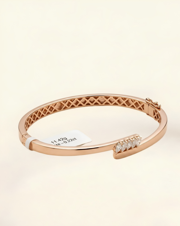 Minimaliste Marquise-1 Minimaliste Marquise
